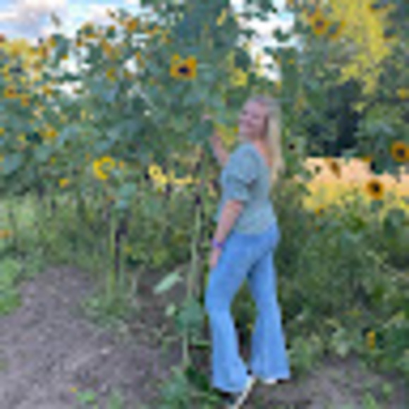 Meet your Posher, Hailey - Picture 1 of 1